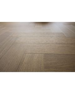 Kahrs Oak Sage Herringbone LTCLRW5004R – Engineered White Oak